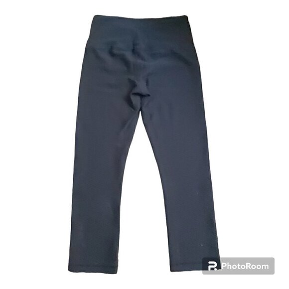 Kirkland Signature Ladies' Black Jacquard Active Tight Capris - Size Small - Picture 4 of 9